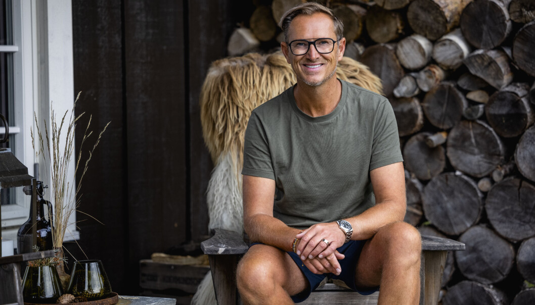 Interiør- og møbeldesigner Halvor Bakke kjøpte den lille skogshytta Boblebu usett, men angrer ikke. Nå er han også i ferd med å bygge seg hytte på fjellet. Foto: Jil Yngland / NTB Interiør- og møbeldesigner Halvor Bakke kjøpte den lille skogshytta Boblebu usett, men angrer ikke. Nå er han også i ferd med å bygge seg hytte på fjellet. Foto: Jil Yngland / NTB