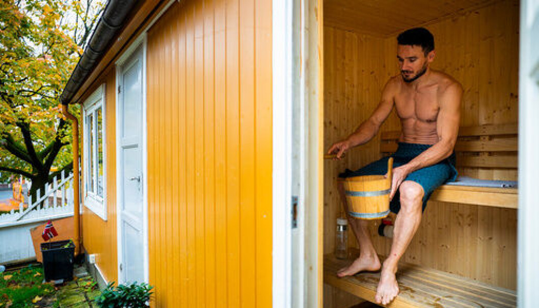 SELVGJORT: Dette rommet var fullt av malingsrester og kjemikalier. Julian Nazario Vargas fjernet alt, og innredet med badstubenker kjøpt på Finn.no. Foto: Håkon Mosvold Larsen / NTB SELVGJORT: Dette rommet var fullt av malingsrester og kjemikalier. Julian Nazario Vargas fjernet alt, og innredet med badstubenker kjøpt på Finn.no. Foto: Håkon Mosvold Larsen / NTB