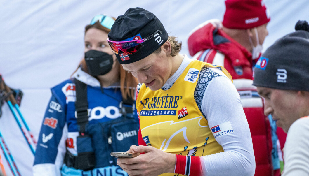 Johannes Høsflot Klæbo etter seieren i Tour de Ski. Nå tar han ingen sjanser i perioden fram mot OL og takker nei til en tredje vaksine. Foto: Terje Pedersen / NTB