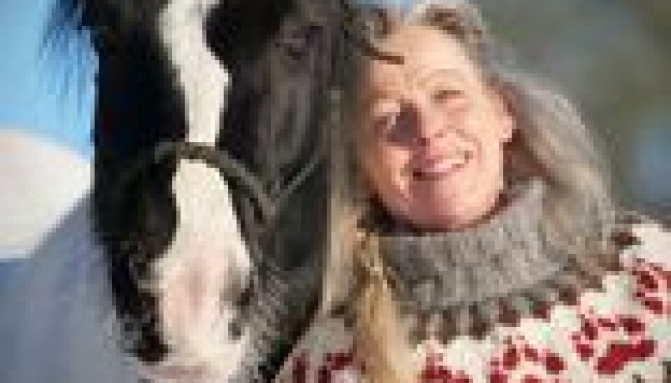 Ann-Cathrin Sved fra Hønefoss med sin hest driver dyrebutikken Lady og Landstrykeren i Hønefoss. -Vi har hatt et godt år, sier Ann-Cathrin til e-tv.no (Foto: Lasse Olsrud Evensen)