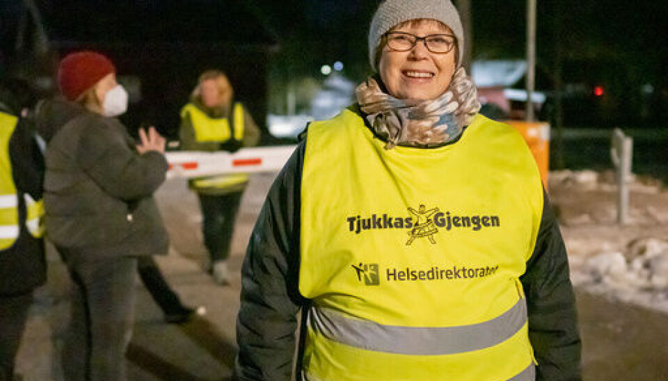 TURGLEDE: Wonja Pettersen likte ikke å gå tur alene, så hun bestemte seg for å dra i gang ukentlige turer for Tjukkasgjengens Sognsvann-avdeling. De fleste som møter opp, er enslige og har turene som et viktig sosialt samlepunkt. Foto: Heiko Junge / NTB