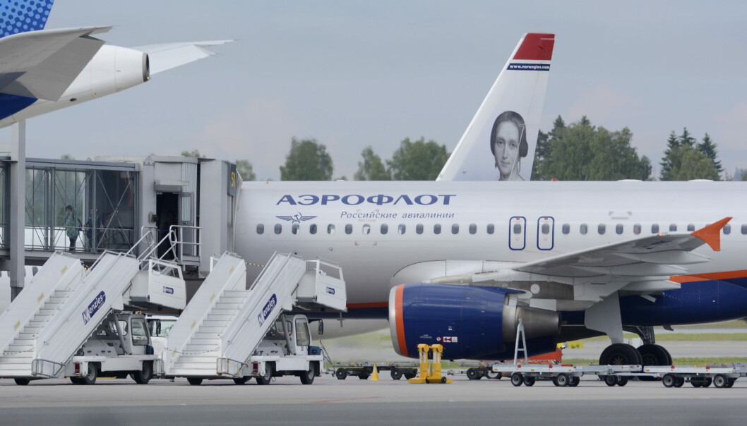 Gardermoen 20130623.Aeroflot rute SU2534 fra Moskva landet på Oslo lufthavn Gardermoen i 19.20-tiden søndag. Ryktene tilsa at Edward Snowden skulle være om bord i dette flyet. Her forlater noen av passasjerene flyet.Foto: Jon Olav Nesvold / NTB Gardermoen 20130623.Aeroflot rute SU2534 fra Moskva landet på Oslo lufthavn Gardermoen i 19.20-tiden søndag. Ryktene tilsa at Edward Snowden skulle være om bord i dette flyet. Her forlater noen av passasjerene flyet.Foto: Jon Olav Nesvold / NTB