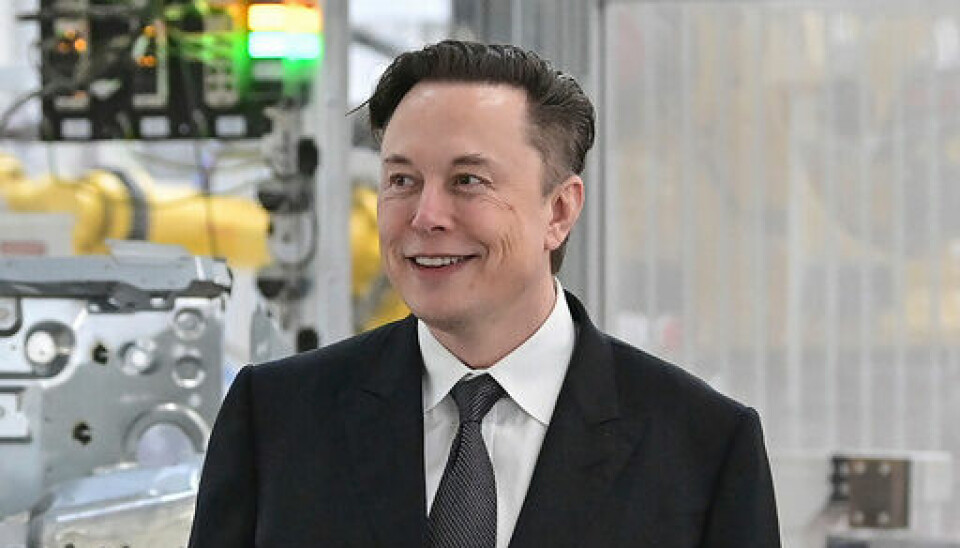 Tesla-eier Elon Musk har solgt nærmere 10 millioner Tesla-aksjer for til sammen rundt 8,44 milliarder dollar. Salget knyttes til det planlagte kjøpet av Twitter. Foto: Patrick Pleul / AP / NTB