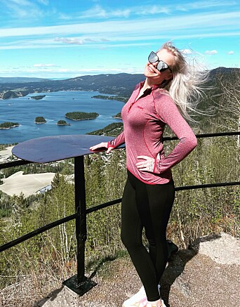 <span class=" italic" data-lab-italic_desktop="italic">Christine er stolt over at hun kan gå opp til Kongens utsikt i Hole kommune uten å bli sliten</span> <span class=" italic" data-lab-italic_desktop="italic">Christine er stolt over at hun kan gå opp til Kongens utsikt i Hole kommune uten å bli sliten</span>