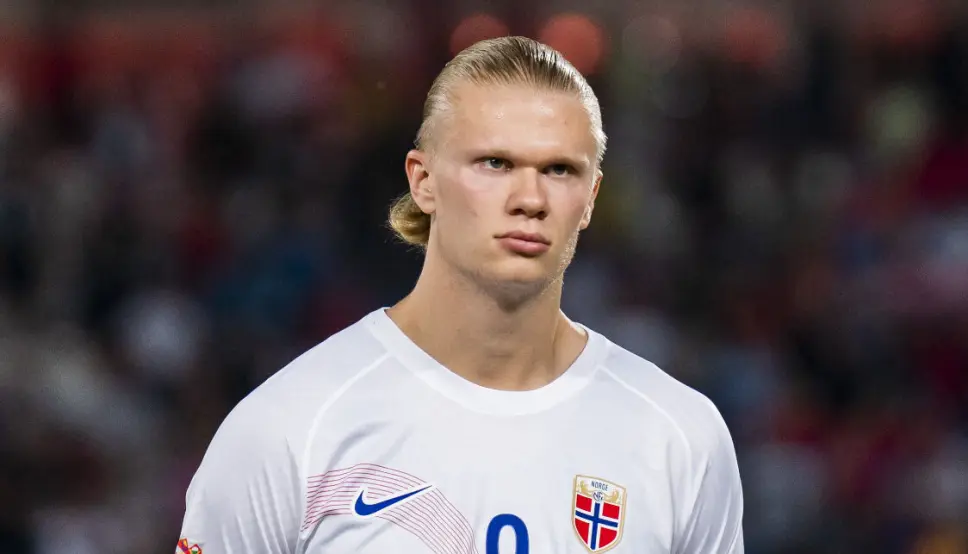 Beograd, Serbia 20220602. Norges Joshua King og Erling Braut Haaland før fotballkampen i Nations League mellom Serbia og Norge på Stadion Rajko Mitic.Foto: Fredrik Varfjell / NTB Beograd, Serbia 20220602. Norges Joshua King og Erling Braut Haaland før fotballkampen i Nations League mellom Serbia og Norge på Stadion Rajko Mitic.Foto: Fredrik Varfjell / NTB
