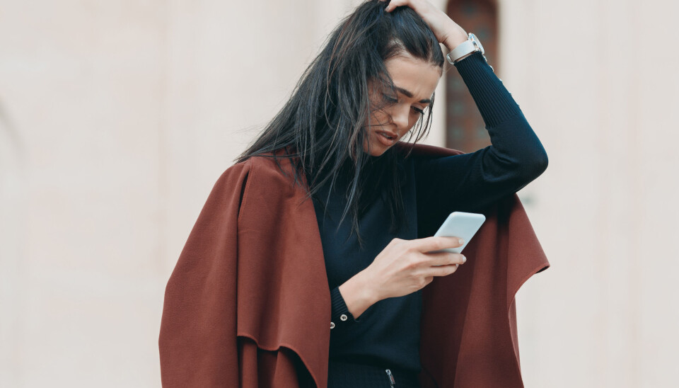 Unge, som bruker smarttelefoner og sosiale medier, er mye mer utsatt for angst og depresjoner. Unge, som bruker smarttelefoner og sosiale medier, er mye mer utsatt for angst og depresjoner.