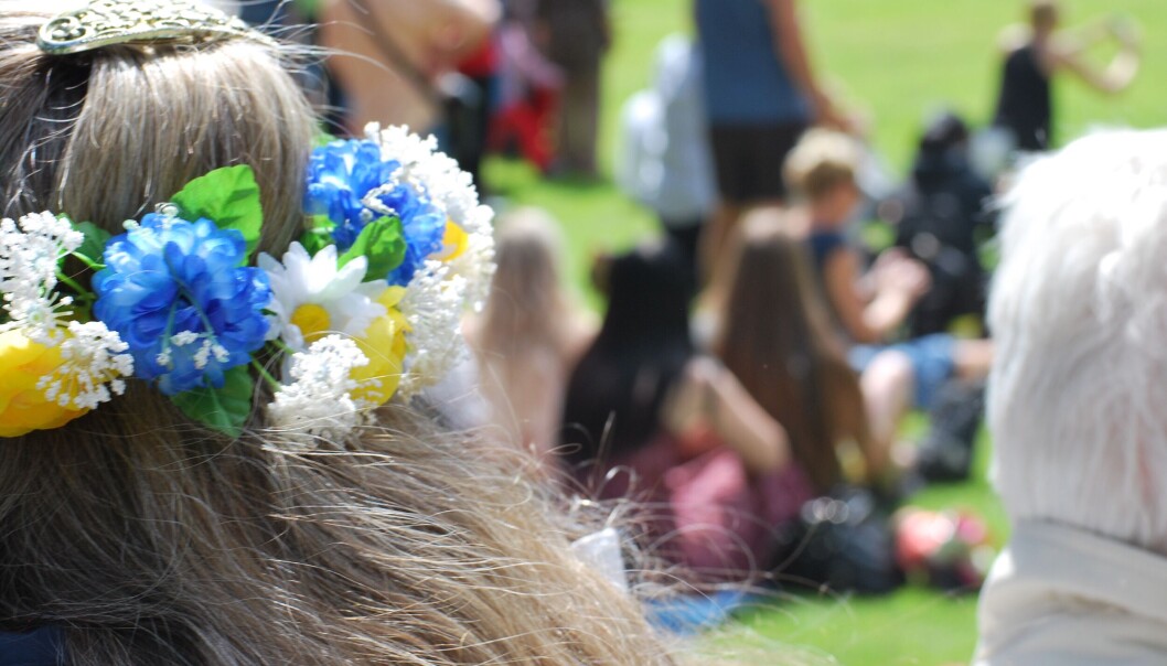 Hvem har den beste feiren av midtsommer? Norge eller Sverige? Hvem har den beste feiren av midtsommer? Norge eller Sverige?