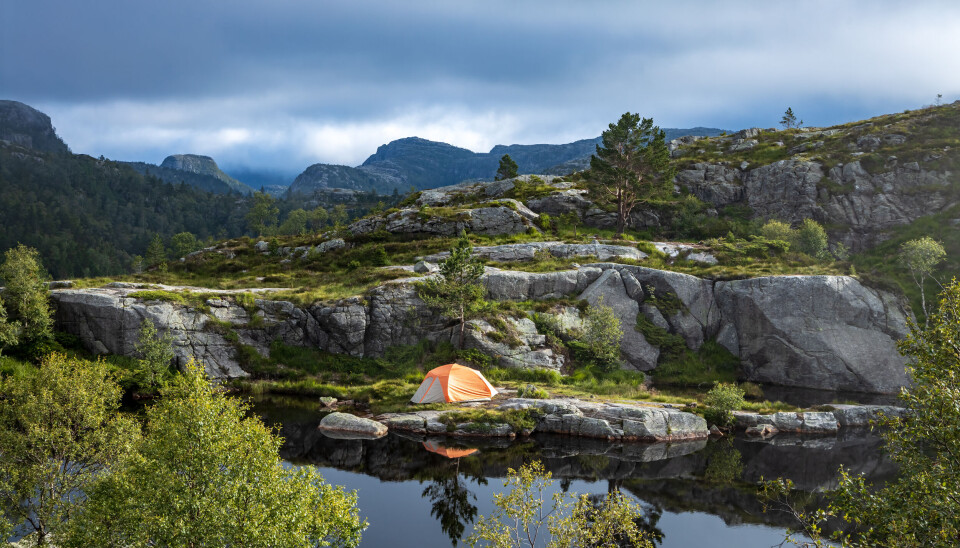 Sove ut i norsk natur er herlig. Sove ut i norsk natur er herlig.