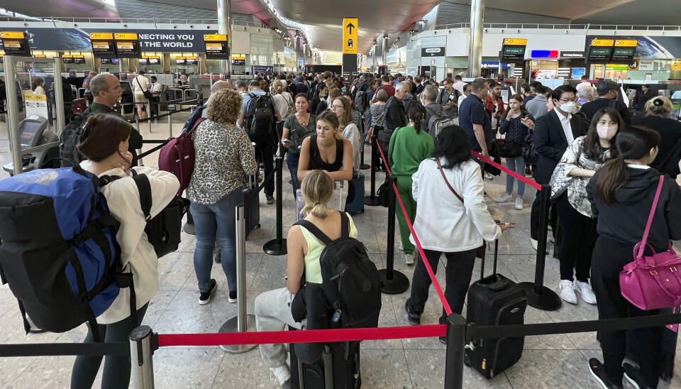 Også ved Heathrow i London har det vært lange køer den siste tiden. Her står reisende i sikkerhetskontrollen Også ved Heathrow i London har det vært lange køer den siste tiden. Her står reisende i sikkerhetskontrollen