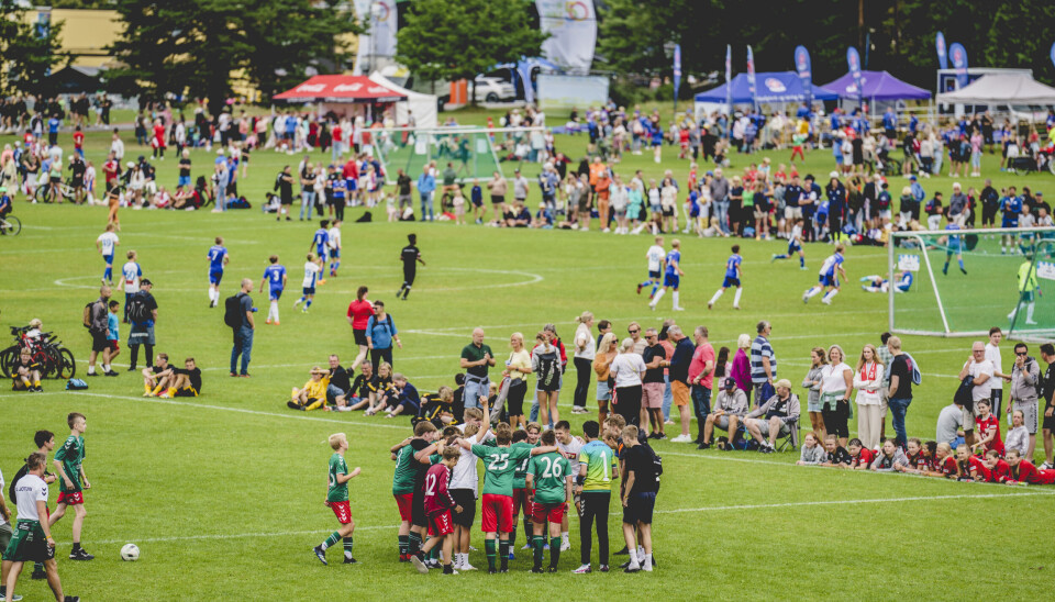 Etter to år med pandemi er fotballturneringen Norway Cup i gang igjen på Ekebergsletta. I år er det 50 år siden verdens største fotballturnering for barn og unge mellom 6 og 19 startet. Men nå er det meldt regn de neste dagene. Etter to år med pandemi er fotballturneringen Norway Cup i gang igjen på Ekebergsletta. I år er det 50 år siden verdens største fotballturnering for barn og unge mellom 6 og 19 startet. Men nå er det meldt regn de neste dagene.