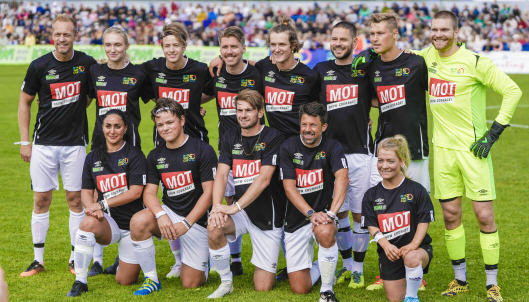 MOT Norges kjendislag under verdikampen i fotball på Ekebergsletta. MOT Norges kjendislag under verdikampen i fotball på Ekebergsletta.