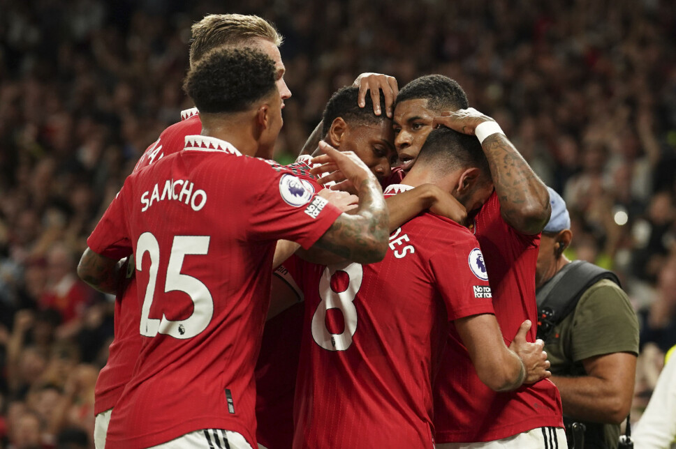 Manchester United slo Liverpool 2–1 på Old Trafford mandag. Manchester United slo Liverpool 2–1 på Old Trafford mandag.