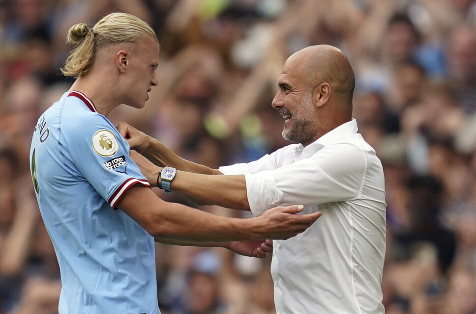Erlin Braut Haaland feirer scoring med Pep Guardiola. Erlin Braut Haaland feirer scoring med Pep Guardiola.