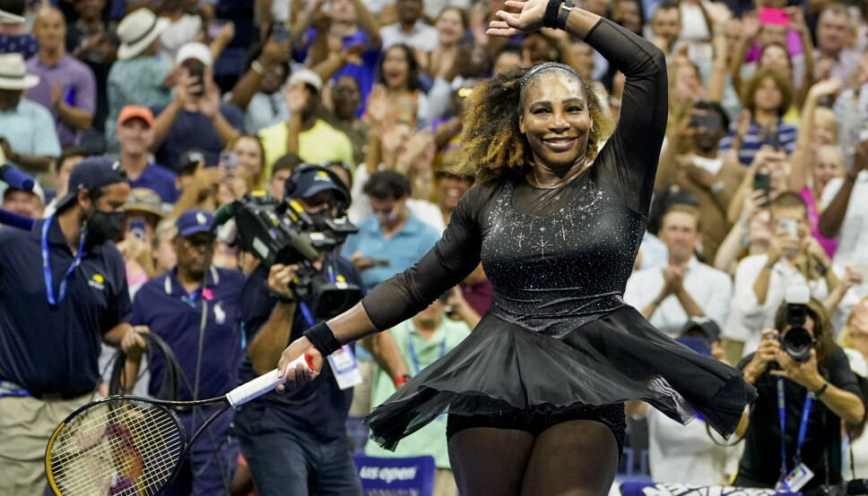 Serena Williams slo Danka Kovinic fra Montenegro, i første runde av US Open tennis mandag. Nå hylles hun av Casper Ruud.Aug. 29, 2022, in New York. (AP Photo/John Minchillo)