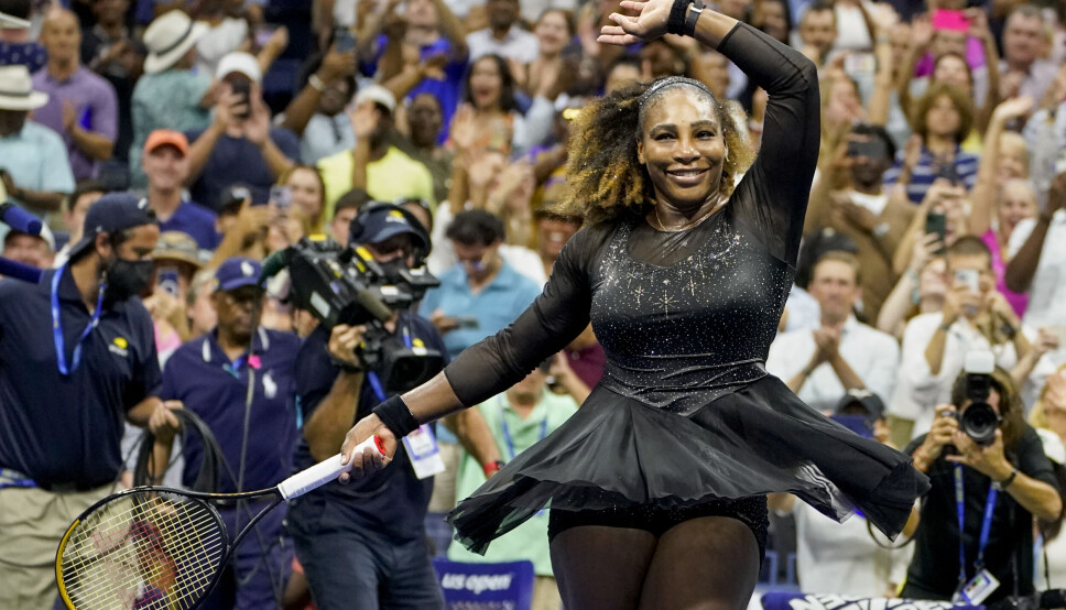 Serena Williams slo Danka Kovinic fra Montenegro, i første runde av US Open tennis mandag. Nå hylles hun av Casper Ruud.Aug. 29, 2022, in New York. (AP Photo/John Minchillo) Serena Williams slo Danka Kovinic fra Montenegro, i første runde av US Open tennis mandag. Nå hylles hun av Casper Ruud.Aug. 29, 2022, in New York. (AP Photo/John Minchillo)