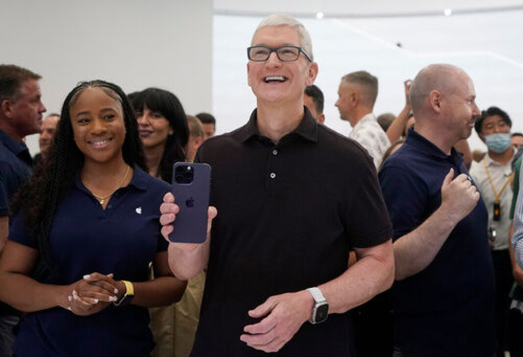 im Cook viste fram den nye Iphone-modellen på en presentasjon i California onsdag. Foto: Jeff Chiu / AP / NTB im Cook viste fram den nye Iphone-modellen på en presentasjon i California onsdag. Foto: Jeff Chiu / AP / NTB