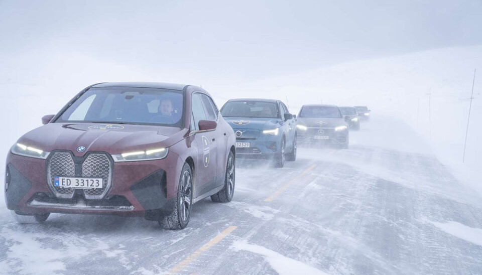 Når snøen har kommet kan det være for sent å få tak i dekk til bilen din. NAF anbefaler at man sjekker dekkene nå og ikke venter med å kjøpe nye vinterdekk dersom de gamle er slitt.