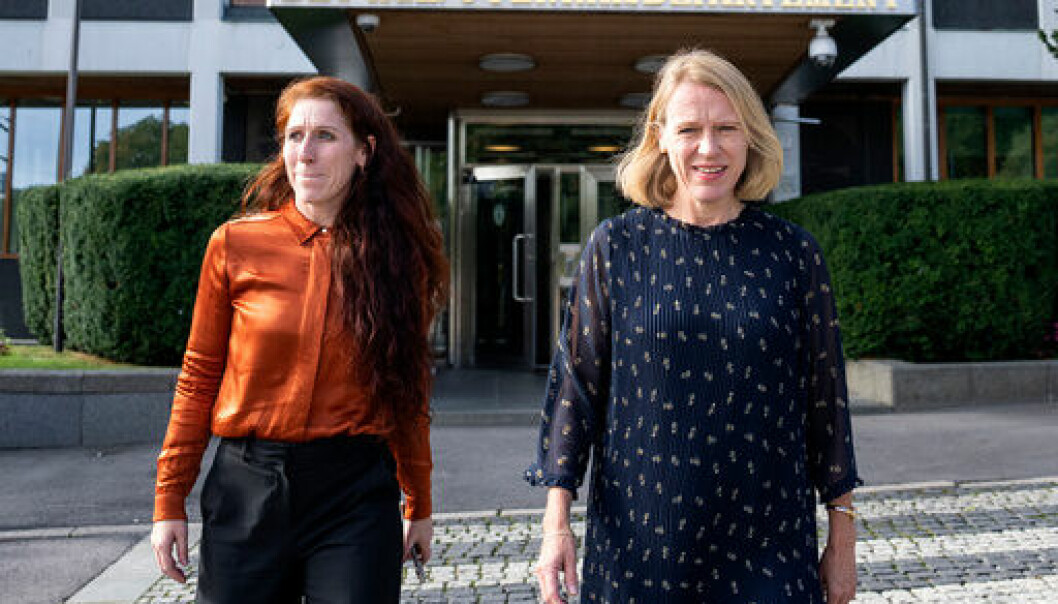 Utenriksminister Anniken Huitfeldt (Ap) og fotballpresident Lise Klaveness møttes i Utenriksdepartementet torsdag. Foto: Javad Parsa / NTB
