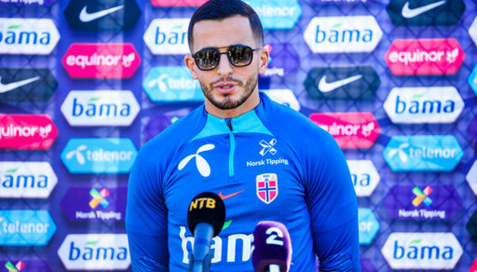 Omar Elabdellaoui under en pressekonferanse med herrelandslag i fotball før nasjonsligakampene mot Slovenia og Serbia. Foto: Beate Oma Dahle / NTB