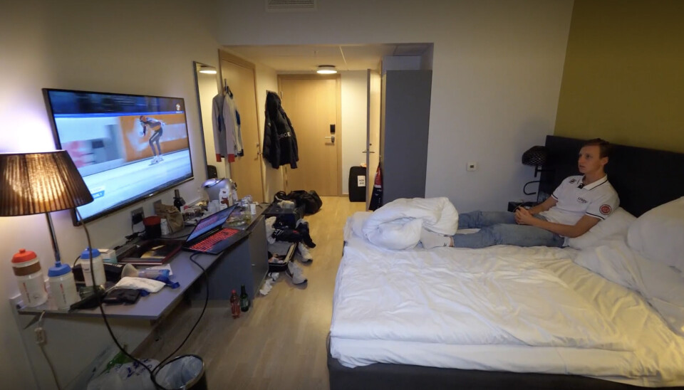 Sander Eitrem så A-gruppa på TV på hotellrommet. Han hadde vunnet B-gruppa overlegent tidligere på morgenen da TV-kameraene fortsatt ikke hadde fått strøm. Hans tid hadde holdt til seier i A-gruppa også. Sander Eitrem så A-gruppa på TV på hotellrommet. Han hadde vunnet B-gruppa overlegent tidligere på morgenen da TV-kameraene fortsatt ikke hadde fått strøm. Hans tid hadde holdt til seier i A-gruppa også.