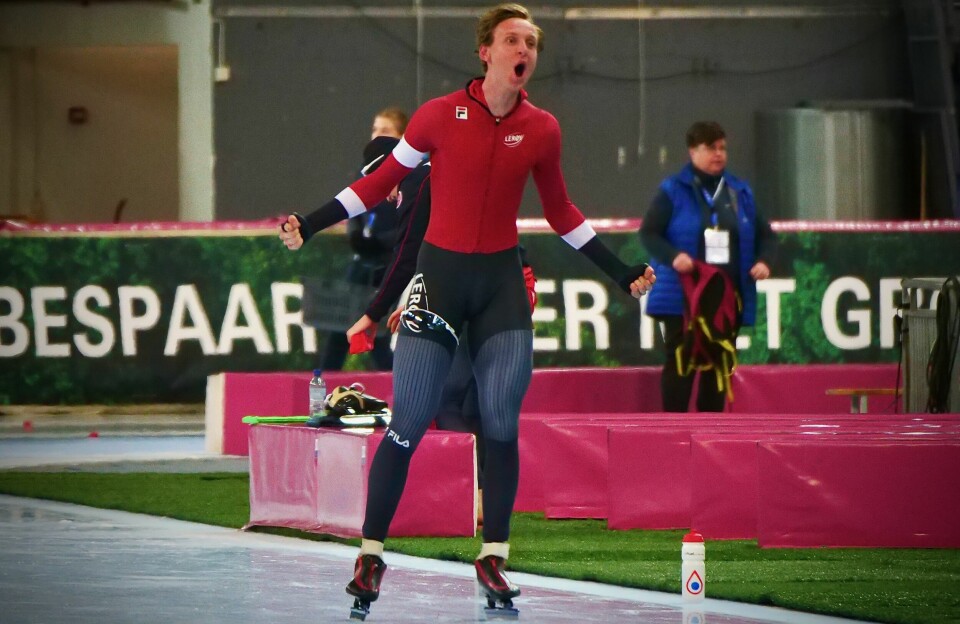Så glad blir man når man vinner 5000 meter under EM på skøyter: Sander Eitrem.