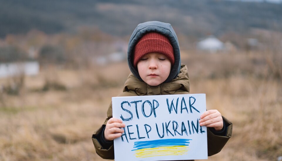 Propaganda finnes i kriger. Om dette bildet er rigget og sendt ut via propaganda, vites ikke. Men faktum er at barn, søsken, fedre, mødre drepes hver dag i en av de blodigste konfliktene i Europa. Russland har angrepet Ukraina - sanksjoner er igangsatt. Det må også gjelde idrett og idrettsutøvere som både er en del av propagandaen og politikken. Propaganda finnes i kriger. Om dette bildet er rigget og sendt ut via propaganda, vites ikke. Men faktum er at barn, søsken, fedre, mødre drepes hver dag i en av de blodigste konfliktene i Europa. Russland har angrepet Ukraina - sanksjoner er igangsatt. Det må også gjelde idrett og idrettsutøvere som både er en del av propagandaen og politikken.