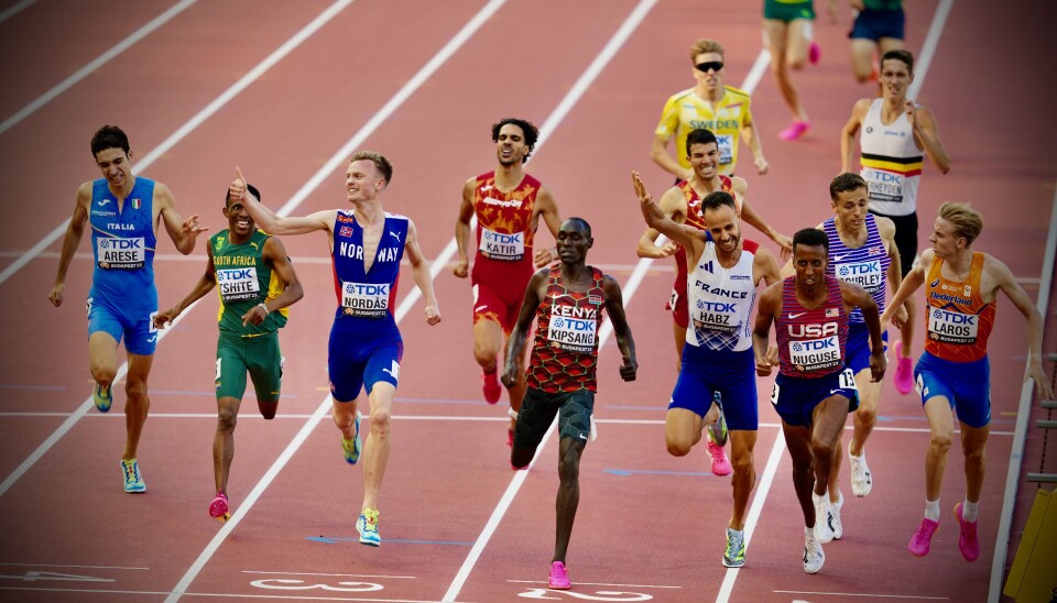 Ekstremt glad for finaleplass på 1500 meter. Narve Gilje Nordås jubler over målstreken.